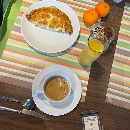 Отель Logis De France & Restaurant 3*