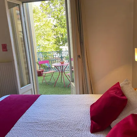 Отель Logis De France & Restaurant 3*