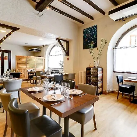 מלון Logis De France & Restaurant