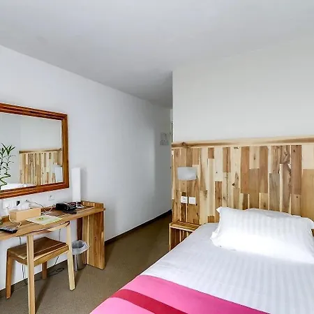 Logis De France & Restaurant 3* פאמייר