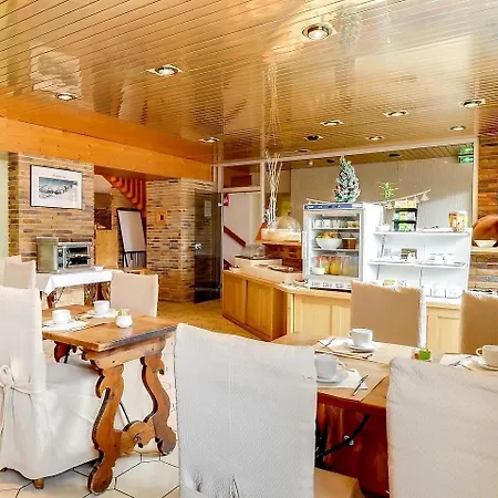 Logis De France & Restaurant מלון פאמייר