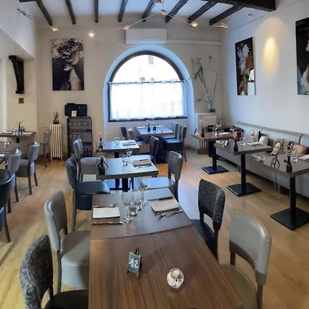 Logis De France & Restaurant מלון 3*