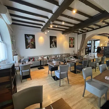 Logis De France & Restaurant מלון