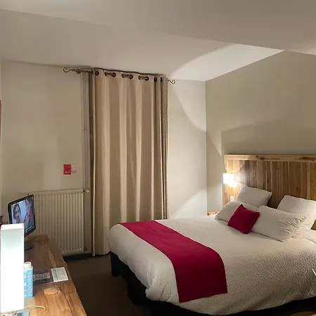 מלון Logis De France & Restaurant 3*