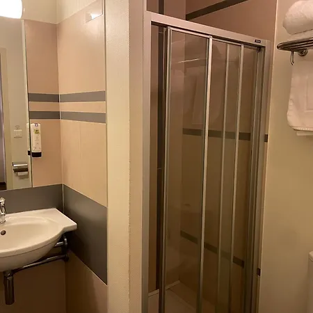 Отель Logis De France & Restaurant 3*