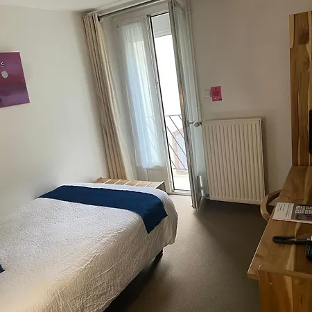 Logis De France & Restaurant מלון 3*