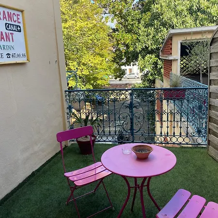 מלון Logis De France & Restaurant